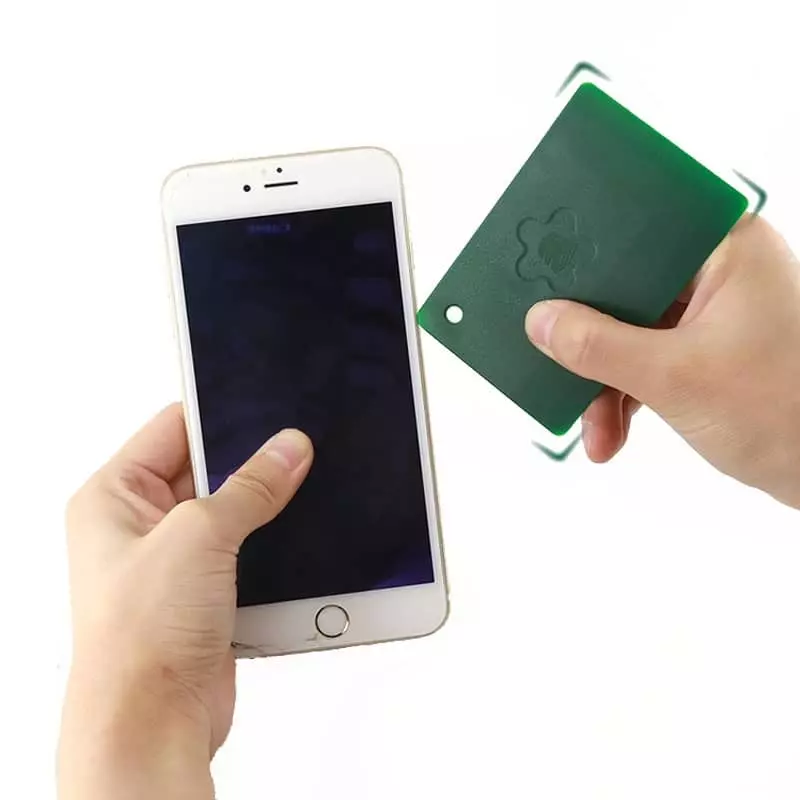 Carte rigide en plastique d'ouverture de smartphones